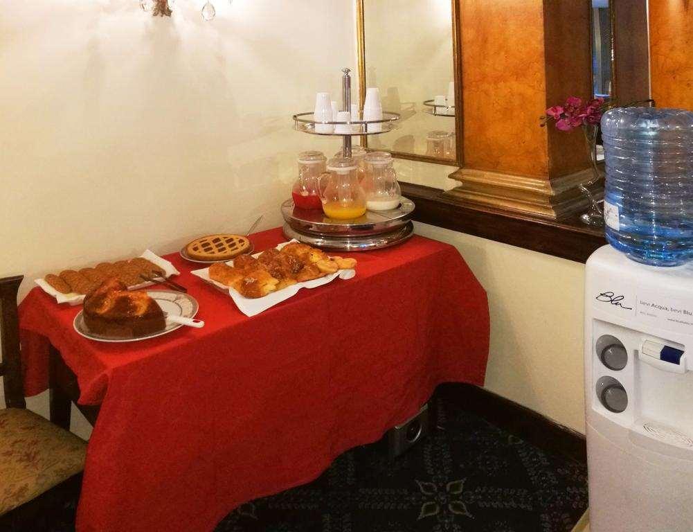 Hotel Villa Delle Rose Roma Restoran fotoğraf